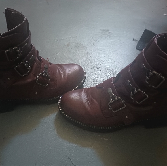 Shoes - Picture 3 of 5